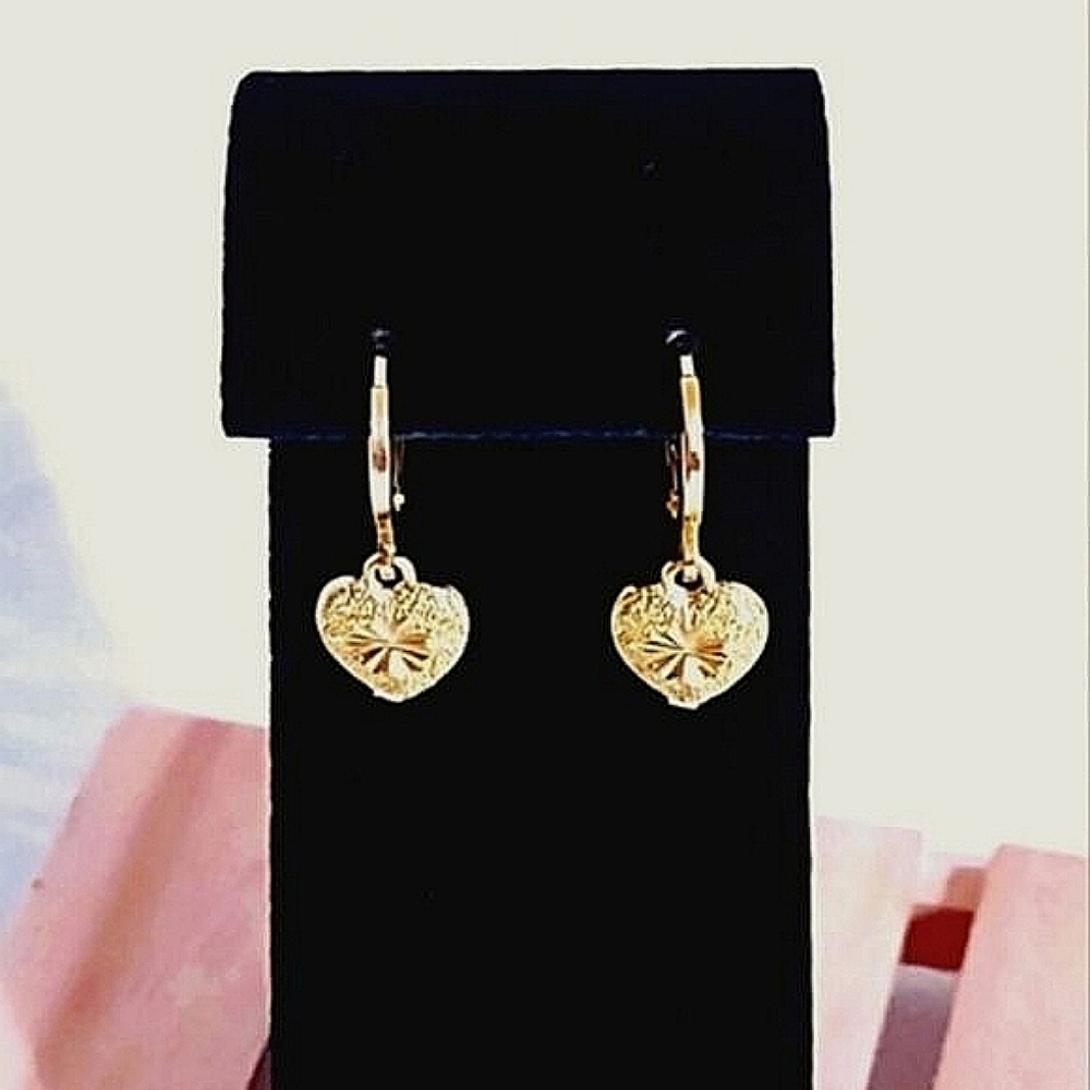 HEART DIAMOND CUT DETAIL 18K GOLD PLATED STAINLESS STEEL HUGGIE EARRINGS